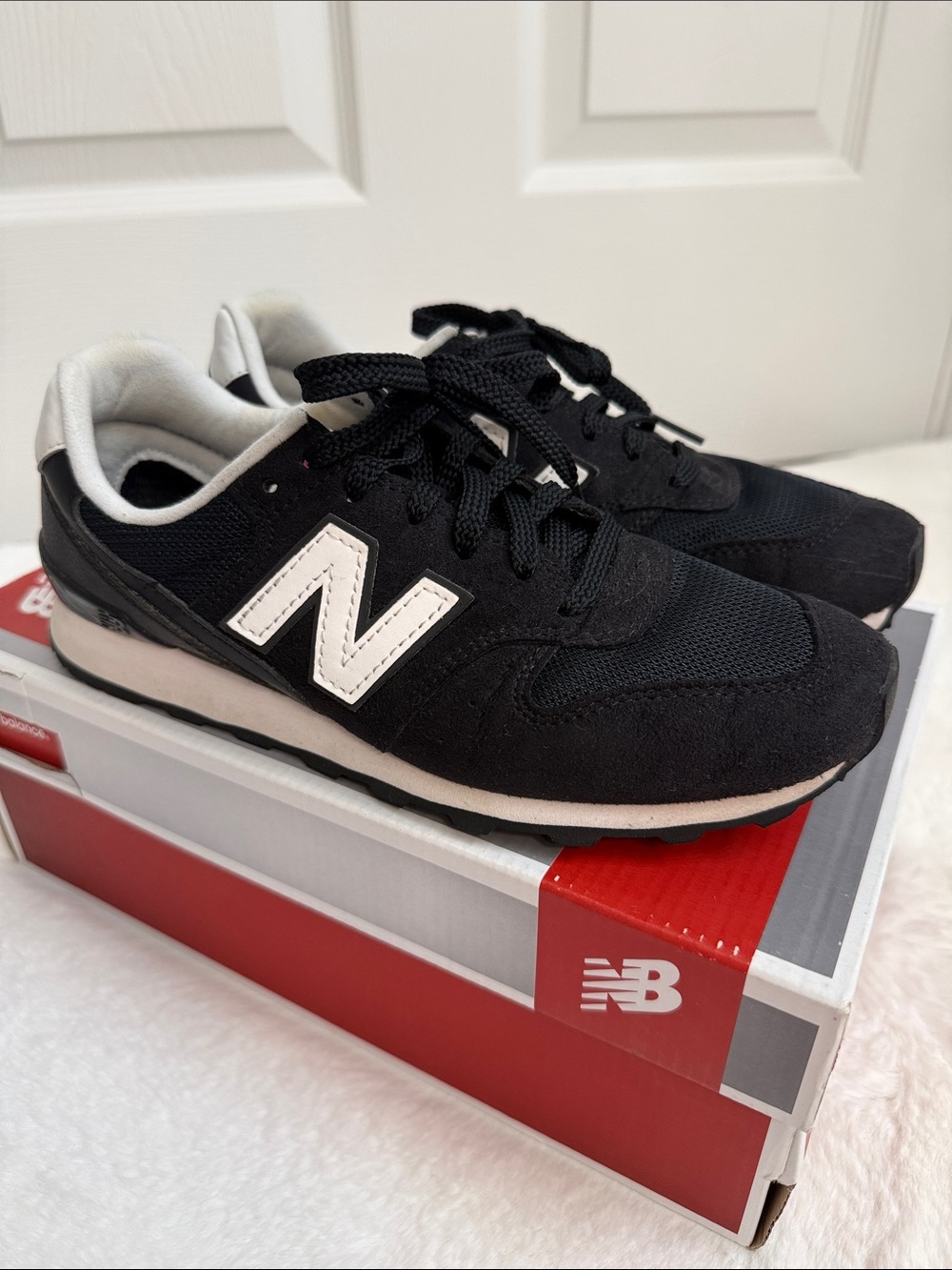 New Balance WL696HR Sneakers